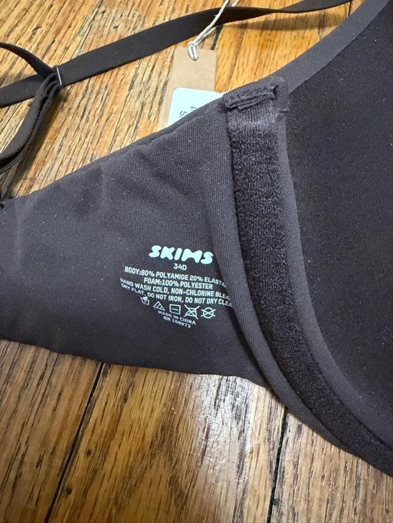 SKIMS Espresso Scoop Plunge Bra - Picture 2 of 4